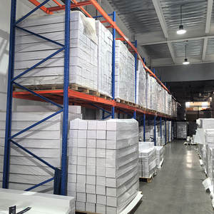 فيلم سيارات LumaRover فائق الخفوت بلون أحمر روماني وضوء متدفق أسود غامض، مصنوع من مادة PET بسمك 6.5 مل، قابل للتخصيص مع شعار OEM وعلبة متغيرة اللون - Product Image 4