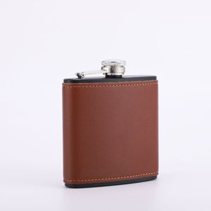 Flacon à liqueur rétro noir de luxe léger en acier inoxydable enveloppé de cuir pour les loisirs en plein air - Product Image 5