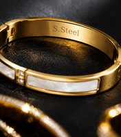 Edelstahl 18K Vergoldet Wasserdichtes Hypoallergenes CZ Stapelbares Armreif-Armband für Damen Modeschmuck Großhandel
