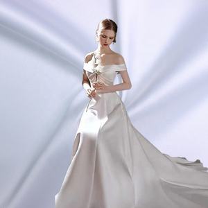 Tissu de soie en gros, tissu <span class=keywords><strong>satin</strong></span>é 100% polyester, tissu <span class=keywords><strong>satin</strong></span>é <span class=keywords><strong>duchesse</strong></span> pour robe de mariée - Product Image 1