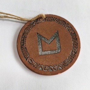 Ht2584 PU sang trọng tùy chỉnh Treo <span class=keywords><strong>tag</strong></span> thẻ Túi xách biểu tượng tùy chỉnh chất lượng cao giấy dập nổi da treo thẻ may mặc thời trang - Product Image 1