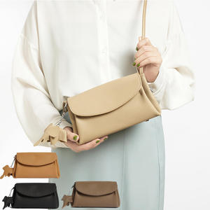 Sacs à bandoulière AndoBag pour femmes, mode décontractée, cuir de vache véritable, rivets, fond rigide, petit sac carré 6635 - Product Image 3