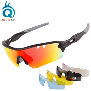 Xunqi usine OEM lentille jaune clair polarisée uv400 protection lunettes de cyclisme lunettes de soleil de vélo avec 5 lentilles interchangeables