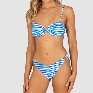 Maillot de bain bandeau pour femme en tissu RPET sur mesure, avec imprimé rayé texturé en relief et anneau doré, bretelles réglables, vente en gros - Product Image 1
