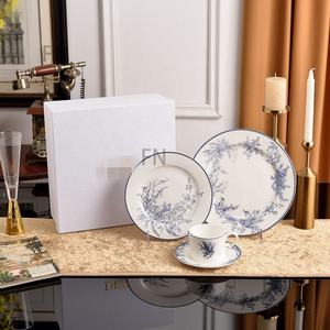 Ensemble de vaisselle de luxe léger et rustique avec tasse à café, soucoupe et pot à bougie motif fleur Suzuran - Product Image 2