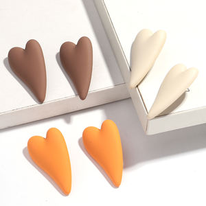 ต่างหูอะ<span class=keywords><strong>ค</strong></span>ริลิ<span class=keywords><strong>ค</strong></span>/ลูไซต์รูปหัวใจ<span class=keywords><strong>ส</strong></span>ีพีชยาว เรียบหรู <span class=keywords><strong>ส</strong></span>ีมาการองทันสมัย รา<span class=keywords><strong>ค</strong></span>าโรงงานขายส่ง เหมาะสำหรับงานปา<span class=keywords><strong>ร์</strong></span>ตี้ ใส่ได้ทั้งผู้หญิงและผู้ชาย - Product Image 2