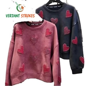 Traques vertes. Sweat-shirts personnalisés brodés avec des motifs imprimés sur la poitrine, conçus pour une visibilité maximale sur le devant, parfaits pour les logos. - Product Image 1