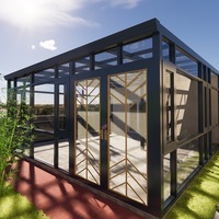 Pergola coulissante en verre sans cadre avec toit à lames orientables, résistante aux intempéries, en aluminium, de qualité commerciale pour hôtels et complexes hôteliers