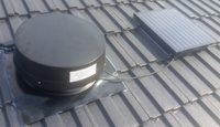 Ventilateur de grenier solaire 30W, débit d'air max. 1853 CFM, moteur CC sans balais spécialement conçu, panneau solaire à distance pour une lumière solaire maximale, élimine l'excès de chaleur