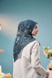 Foulard carré de luxe Sincere Jasmine Alaska Voal avec boîte rigide pour usage quotidien modeste des musulmanes - Product Image 2