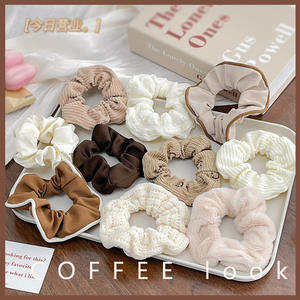 Vente en gros : Nouveaux élastiques à cheveux de créateur, style européen-américain, grands en tissu satiné, avec nœud, pour queue de cheval - Product Image 4