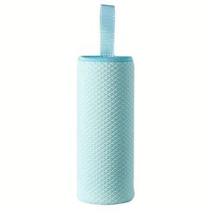 Housse isotherme personnalisée en néoprène pour bouteille d'eau, avec bords en tissu cousus et sangle de transport - Product Image 1