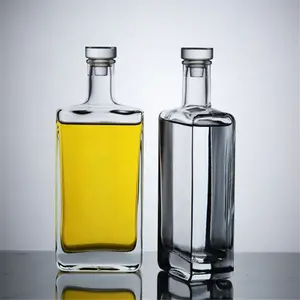 Fiaschetta piatta vodka bottiglia di liquore con tappo in legno naturale bottiglia di whisky in vetro super flint 500ml/700ml/750ml