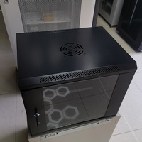 Armoire de serveur réseau murale en acier 9U de 19 pouces avec porte en verre personnalisée pour salle informatique