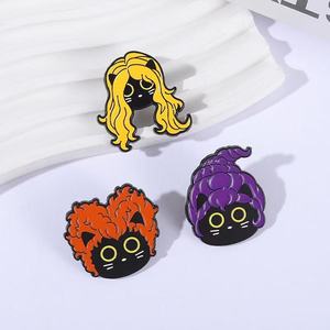 Pin de Esmalte Suave de Alta Calidad con Personajes de Películas de Dibujos Animados, Bruja Teñida de Negro para Solapa de Metal, Ideal para Graduación - Product Image 1