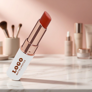 Gloss à lèvres minéral crémeux brillant hautement pigmenté, étanche et hydratant, avec logo personnalisé, en tube doré, pour marque privée, végétalien, nude, vente en gros - Product Image 3