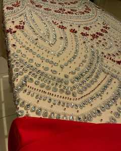 Tissu brodé de luxe avec perles à paillettes et détails classiques pour vêtements de mariée et vêtements de mode - Product Image 3