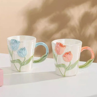 Tasse à tulipes créative dessinée à la main avec une esthétique élevée, tasse en céramique de style Instagram avec un design de niche, tasse à boire, tasse à café