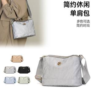 Sac à bandoulière seau pour femme en nylon argenté résistant à l'eau avec fermeture éclair, grande capacité, pour usage quotidien décontracté - Product Image 2