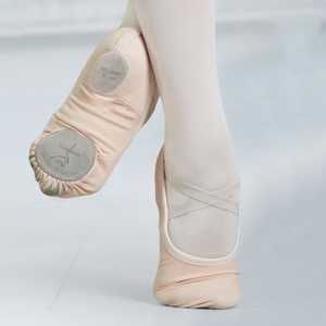 เดย์แดนซ์รองเท้าบัลเล่ต์ผ้าใบยืดหยุ่นสำหรับผู้หญิง หนังแท้ พื้นรองเท้านุ่มสองชั้น ซับในผ้าฝ้าย รองเท้าเต้นรำสำหรับผู้ใหญ่ ไซส์ 43 ลายแมว - Product Image 4