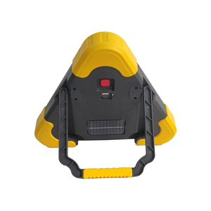 Kit di Emergenza Portatile Tre-in-Uno 2024 per Guasti Auto, Segnale di Avvertimento Triangolare con Illuminazione LED e Porta di Ricarica USB - Product Image 5