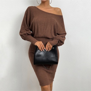 Robe élégante et simple à manches longues en tricot, coupe trapèze, longueur genou, épaules dénudées, unie, décontractée, pour femme, automne - Product Image 3