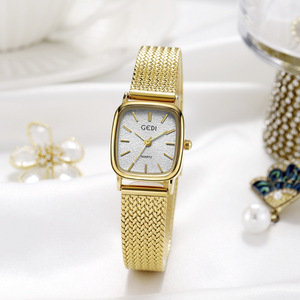 Reloj cuadrado dorado para mujer con esfera texturizada, pulsera de malla, elegante reloj de pulsera de cuarzo - Product Image 2