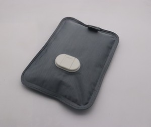 Bouteille d'eau chaude électrique rechargeable OEM 400W de haute qualité avec PVC et eau pour les voyages à domicile et au bureau - Product Image 4