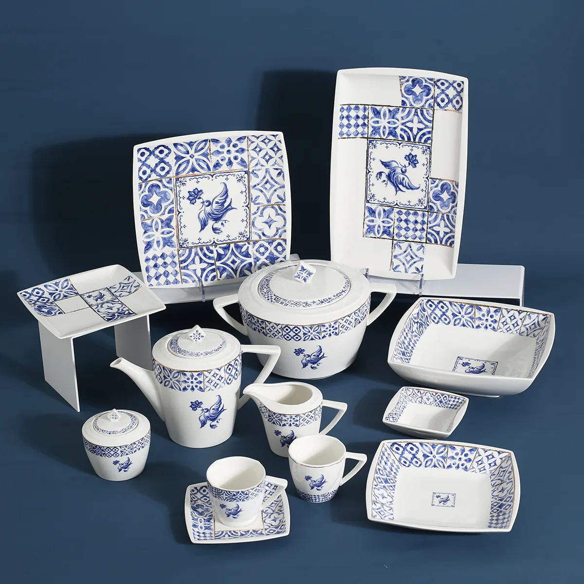 Antieke Stijl Keramische Vierkante Diner Set Wit Porselein Servies Servies Met Blauwe Vogel