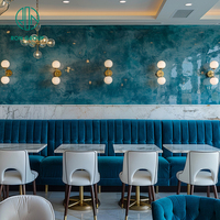 Ensemble de mobilier pour café, restaurant, salon de thé : canapé, banquette, table et chaise, banquette de réception
