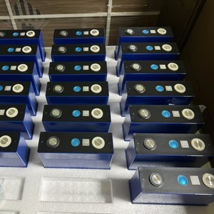 Pin Lithium Prismatic LiFePO4 trạng thái rắn, thương hiệu chính hãng, cấp 3.2V 100Ah 320Wh, 3000 chu kỳ, dùng cho lưu trữ năng lượng dân dụng - Product Image 3