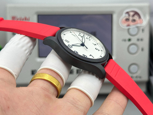 Montre mécanique unisexe tendance minimaliste, best-seller, boîtier en céramique, bracelet en caoutchouc rouge, remontage automatique - Product Image 4