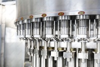 Bloc combiné de remplissage, bouchage et soufflage rotatif électrique automatique haute efficacité avec contrôle PLC, débitmètre de précision, garantie 1 an