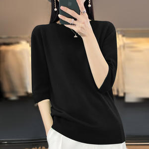 Pull tricoté fin à manches courtes et col rond pour femme, coupe ample, collection printemps-été, vente en gros - Product Image 1