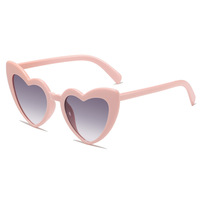 Vente en gros de jolies lunettes de chat Cadeau de mode Lunettes de soleil avec cœur Lunettes de soleil pour femmes UV400 Lunettes de soleil mignonnes pour la fête Lunettes en vrac