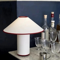 Lampe de table minimaliste danoise en forme de chapeau, lumière d'ambiance design pour bureau, salon, chambre et maison moderne.
