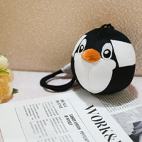 Porte-clés en peluche rond en forme de pingouin OEM ODM avec bec brodé en 3D, cordon robuste, accessoire pour sac