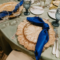 Assiettes de présentation en plastique de luxe personnalisées Xiangjin de 13 pouces pour mariages et fêtes, vaisselle décorative faite à la main motif récif