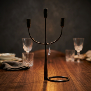 Sonnet Decor Candelabre à trois bras en fer fait main pour la décoration de Noël à la maison - Product Image 3
