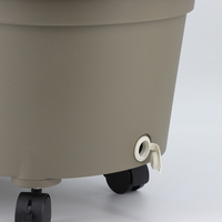 Jardinière en plastique mobile à la mode flexible avec couvercle arrosage automatique jardinière ovale pour balcon et maison
