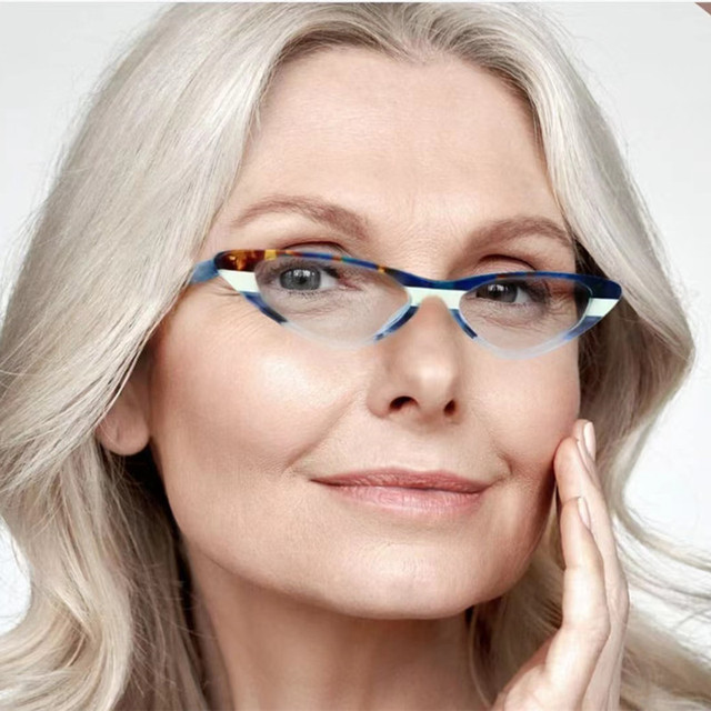 Fashionable Small Eagle Eye Reading Glasses Hot Color Floral Frame Cat Eye Shape Anti Blue Light Transparent Lens