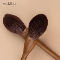 Ensemble de pinceaux de maquillage de luxe vegan professionnel personnalisé Kit de maquillage cosmétique de marque privée avec manche en bois de haute qualité