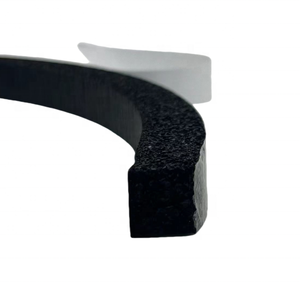 Bande isolante en mousse pour <span class=keywords><strong>climatiseur</strong></span> NBR + PVC 2 rouleaux 1x1 pouce 6.5 pieds de long, coupe-froid pour fenêtre. - Product Image 4