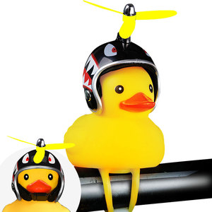 Mini Patito de Goma Amarillo Adorable al por Mayor con Casco de Libélula de Bambú - Product Image 6