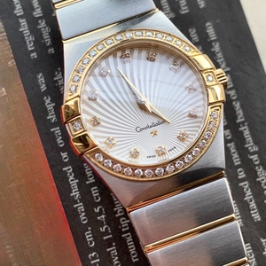 High End Luxury <b>Watch</b> Quartz Movement Sapphire Mirror Integrated Chain Strap Dual Tone Stainless Steel <b>Case</b> For Omegaes - Product Image 3