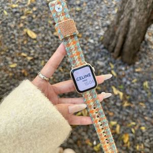 Luxury Autumn Winter Iwatch10 Smart Leather Watch Strap Breathable Plaid Fabric Band in White Spliced Plaid Leather - Product Image 4