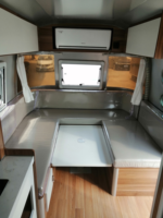 Remorques de voyage tout-terrain personnalisées Caravane en aluminium Van RV Caravane pour le camping et l'aventure