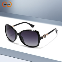 Twooo T1322 2025 nouveautés surdimensionnées dames trèfle à quatre feuilles décoration rétro lunettes de soleil polarisées