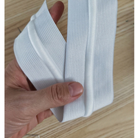 Accessoire vestimentaire : Bande élastique tricotée en polyester avec cordon de serrage intégré pour ceinture