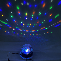 Lumière de boule magique LED pour fête, projecteur de lumière étoilée nocturne pour Noël, projecteur d'étoiles avec haut-parleur, lumière de scène KTV